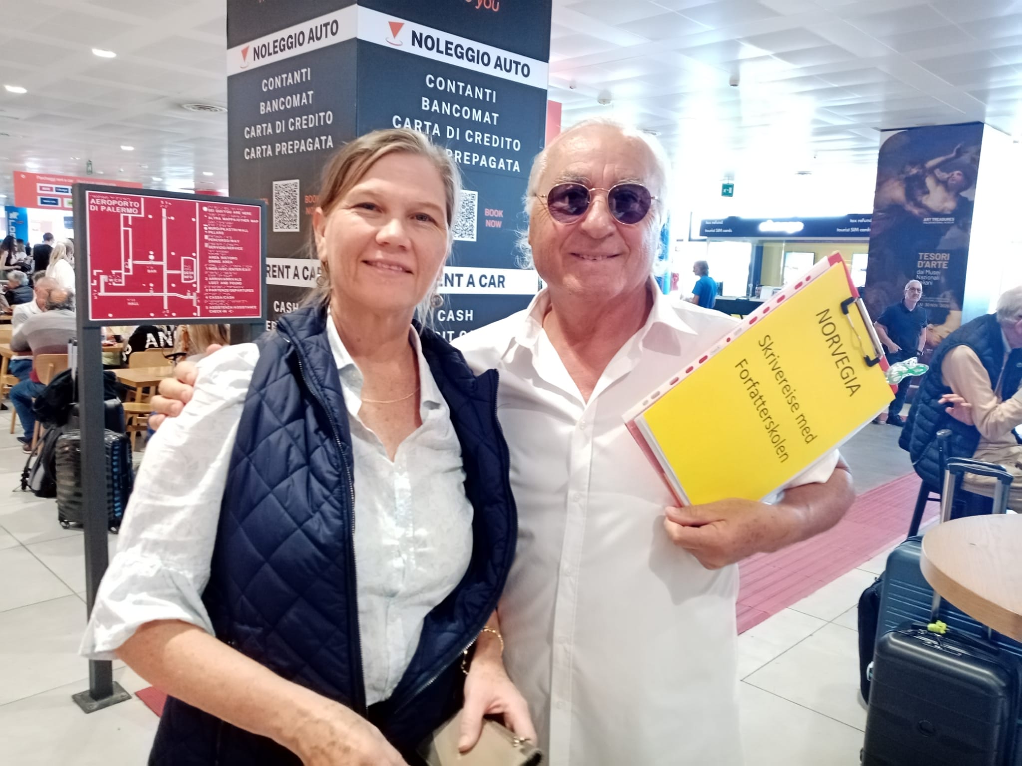 Theresia og Luciano på Palermo lufthavn